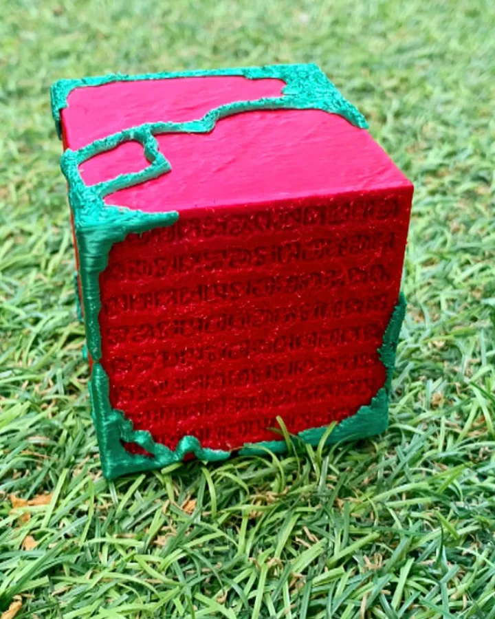 Réplica do Poneglyph vermelho de One Piece impressa em 3D